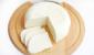Prospěšné vlastnosti sýra Adyghe pro lidi Sýr Adyghe: přínos nebo poškození